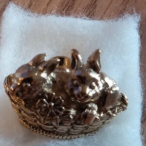 1990 basket of love pin bunnies gold toned